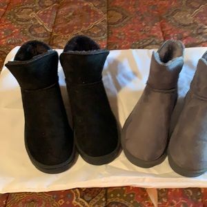 2pair short top Ugg like boots size 9